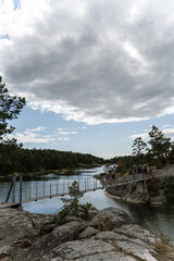 Fototapeta na wymiar Hängebrücke im Naturreservat Stendörren in Schweden