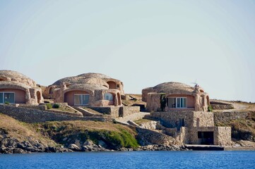 Fototapeta premium alloggi estivi sul mare in sardegna .