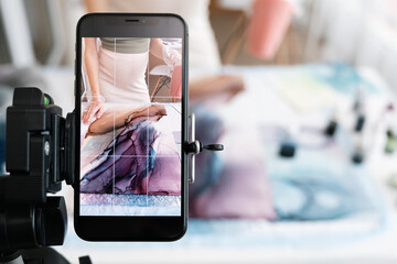 Smartphone shooting fluid art creation