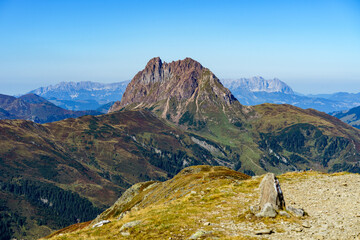 Blick auf einen felsigen Berg, Aussicht vom Wildkogel, Salzburg, Österreich