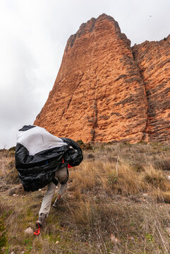 BASE jumper landing