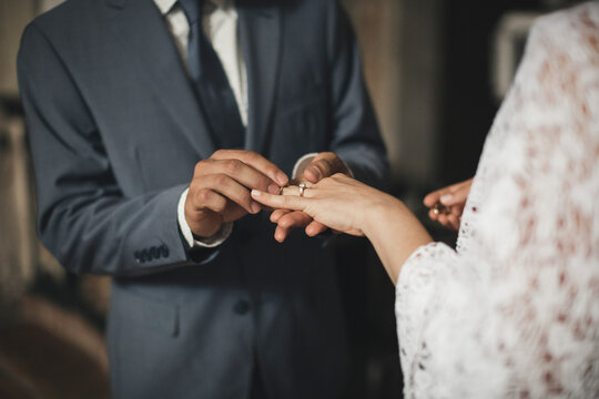 wedding ring exchange