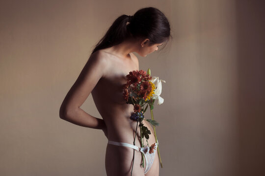 Nude woman with flowers