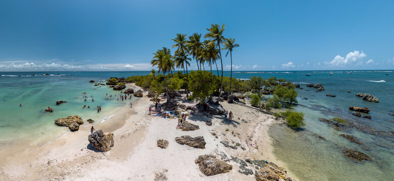 Imagem a&eacute;rea de Morro de S&atilde;o Paulo, Ilha de Tinhar&eacute;, Cairu, Bahia, Brasil