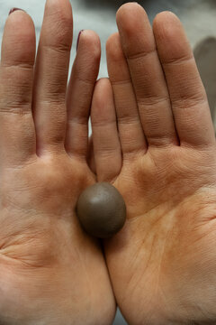 Ceramist's hands 