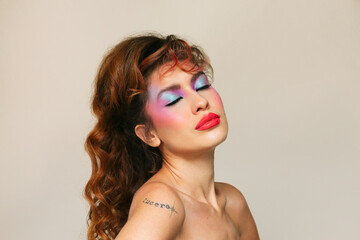 Retro woman with eyes closed with eighties look