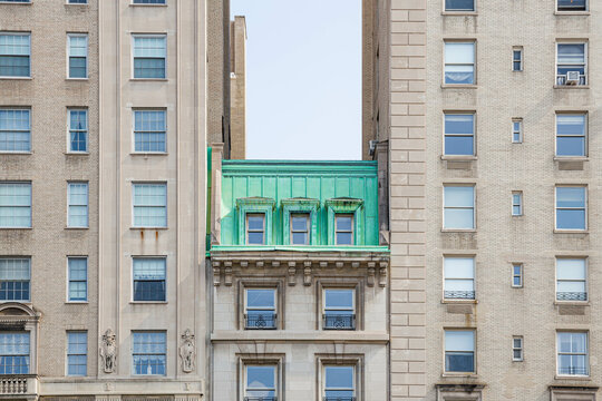 aqua roof in the middle 