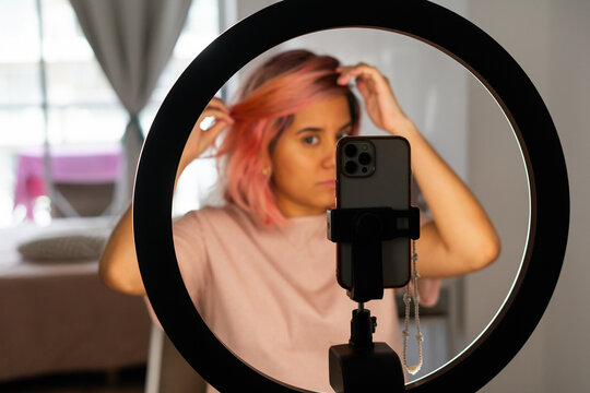 woman with pink hair in a Livestream
