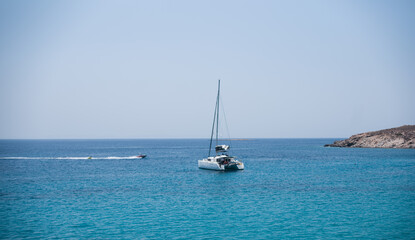 Obraz premium In summer the Greek island is packed with rich jet-setters and cruise-ship tourists. If you travel to Syros during this time, expect high prices, crowded beaches, and a non-stop party atmosphere