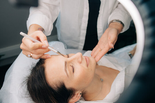 Process of doing permanent makeup