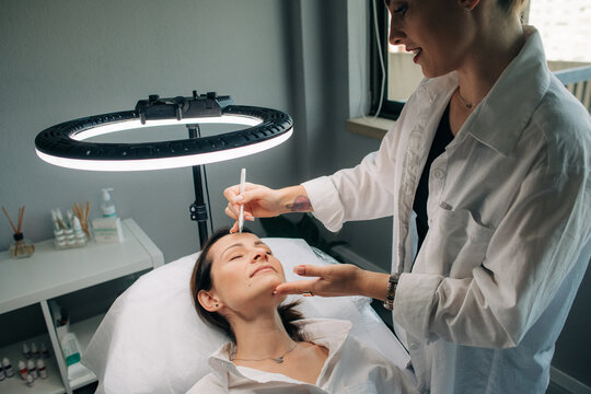 Permanent make up in a beauty studio
