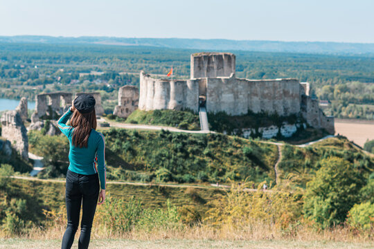 Girl and Ch&acirc;teau Gaillard