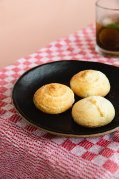 Brazilian cheesy bread p&atilde;o de queijo
