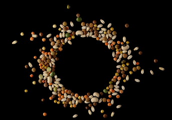 Mixed legumes and cereals, peeled barley, green, yellow and dark red lentils, half green peas,...