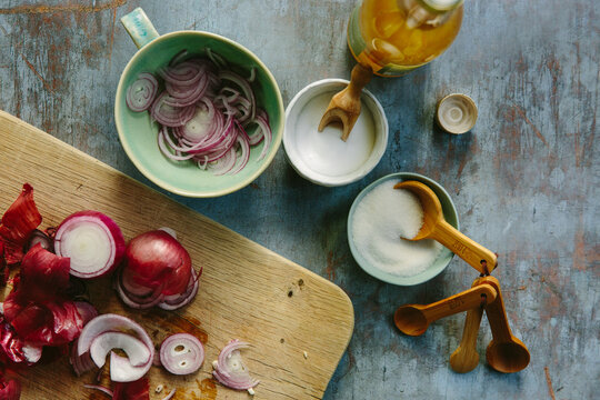 Preparation of quick pickled onions