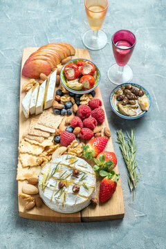 Cheese platter, Baked Camambert with strawberries