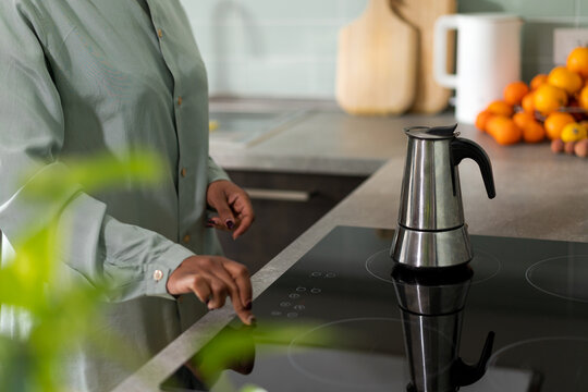 Set up the induction cooker