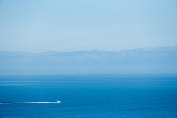 Single Boat Crossing Santa Barbara Channel - obrazy, fototapety, plakaty