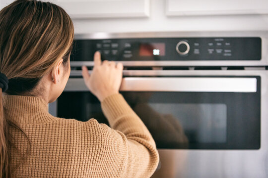 Kitchen: Setting Time On Microwave