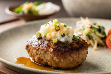 さっぱりとした味わいの、和風おろしハンバーグステーキ