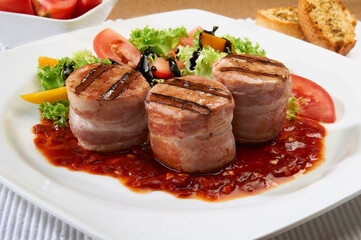 Platillo con Filete mignon de Carne de Cerdo en salsa