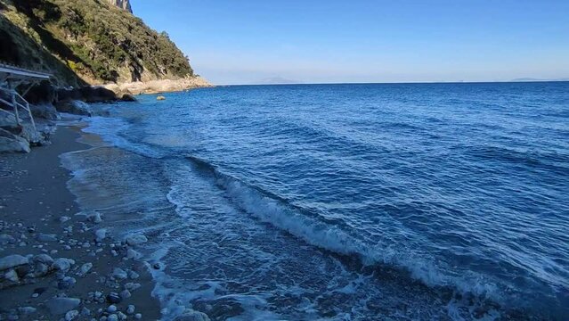 Capri - Panoramica dei Bagni di Tiberio dalla riva