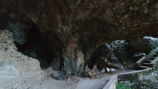 Capri - Panoramica della Grotta di Matermania in Via del Pizzolungo