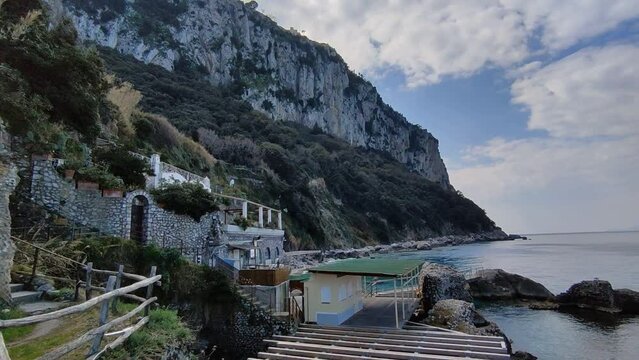 Capri - Panoramica dei Bagni di Tiberio dalla costa