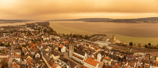 Saharastaubwolke über der Stadt Radolfzell am Bodensee