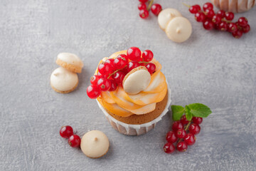 Cupcakes with cream and berries