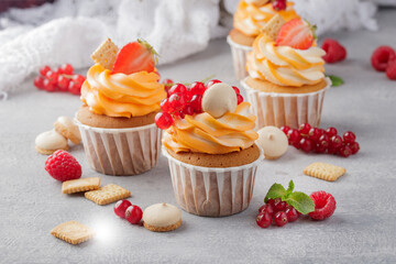 Cupcakes with cream and berries
