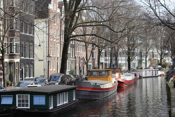 Fototapeta na wymiar Amsterdam Raamgracht Canal View with Colorful House Boats, House Facades and Trees, Netherlands
