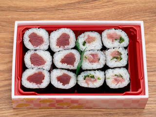 巻き寿司　鉄火巻きとネギトロ巻き