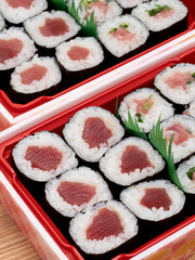 巻き寿司　鉄火巻きとネギトロ巻き