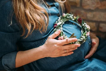 Fotobehang werdende Mutter mit Babybauch freut sich auf die Geburt © schwede-photodesign