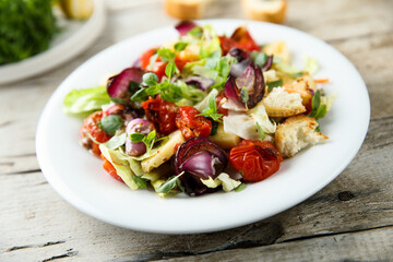Grilled vegetable salad with cheese