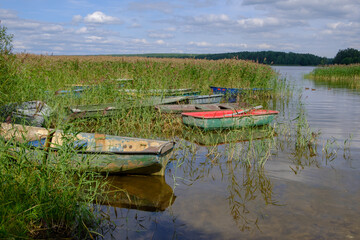 Obraz premium Lake Sukhodolskoye is a narrow 40 km long lake on the Karelian Isthmus located in Priozersky District of Leningrad Oblast, Russia.