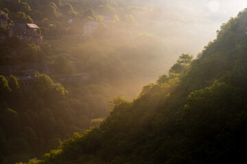 Lumière matinale sur les gorges de l'Ouche, Conques, Aveyron, Occitanie, France