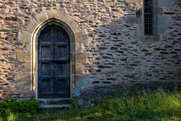 Portes de la Chapelle Saint-Roch, Conques, Aveyron, Occitanie, France