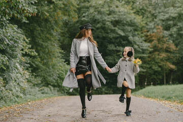 Fototapeta premium Cute and stylish family in a autumn park