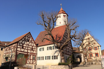 Kirchplatz im fränkischen Pommelsbrunn
