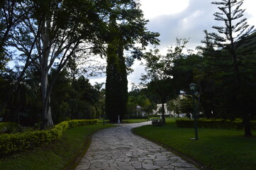 Caminho por dentro do parque