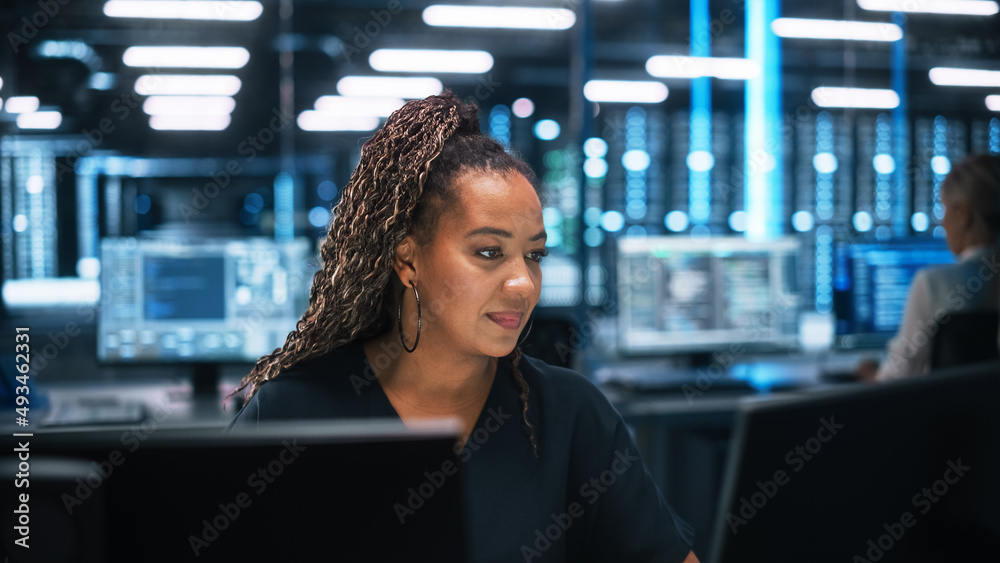 Aufkleber it specialists using laptop computer in data center. male technician and female e-business entrepren