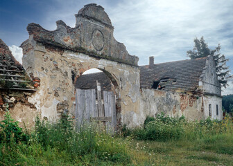 Fototapeta na wymiar Czech Republic. Ruin. Abandoned farmhouse. Countryside. Arch