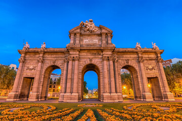 Obraz premium Madrid Spain, night city skyline at Puerta de Alcala