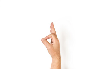 Mano de hombre haciendo con su mano el simbolo de OK sobre fondo blanco liso y aislado. Vista de frente y de cerca. Copy space