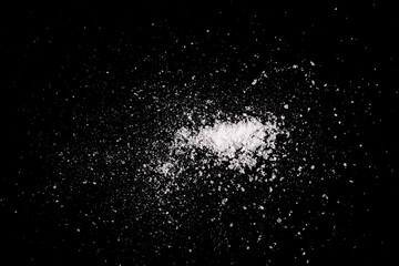 Obraz premium A pinch of salt on a black background.