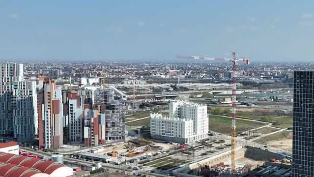 Milano, Italia, nuove costruzioni 
Cantiere edile del nuovo quartiere di Milano in completa espansione,. Vista aerea. 
