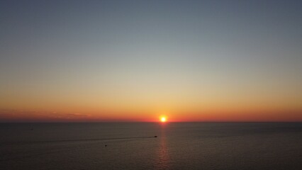 Sonnenuntergang &uuml;ber dem Meer