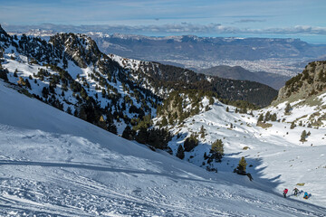 Massif de Belledonne en hiver , Vue sur Grenoble et le Vercors , Chamrousse , Isère France
